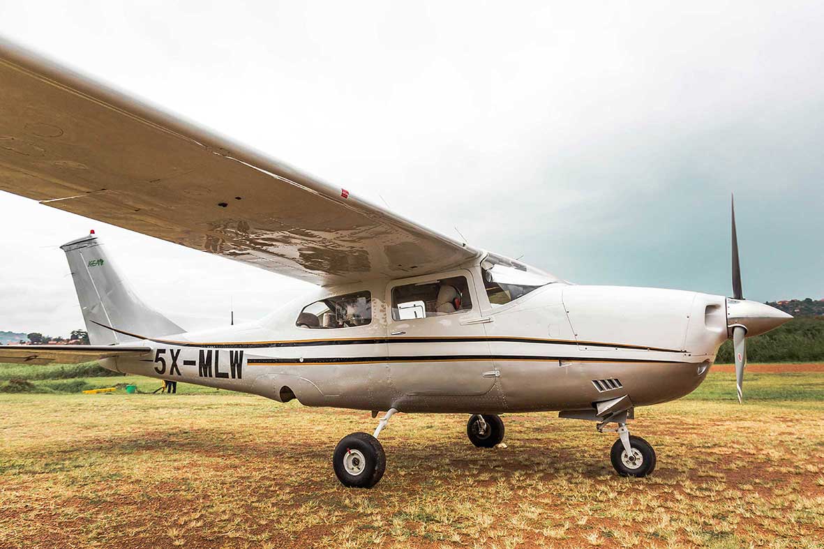 Cessna 210 exterior