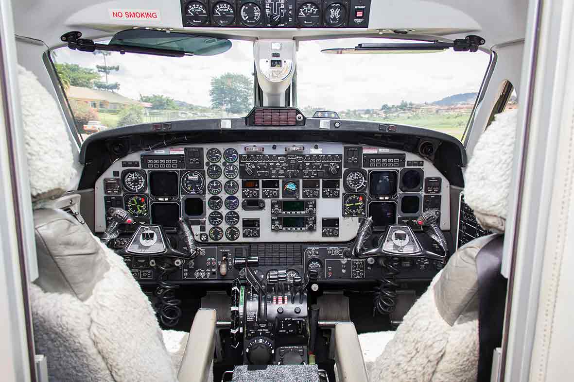 Beechcraft 1900D cockpit