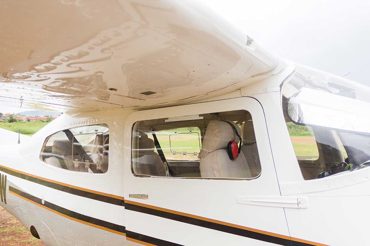 Cessna 210 exterior
